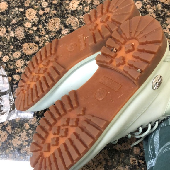 Timberland Men's Light Green Boots - Picture 5 of 6